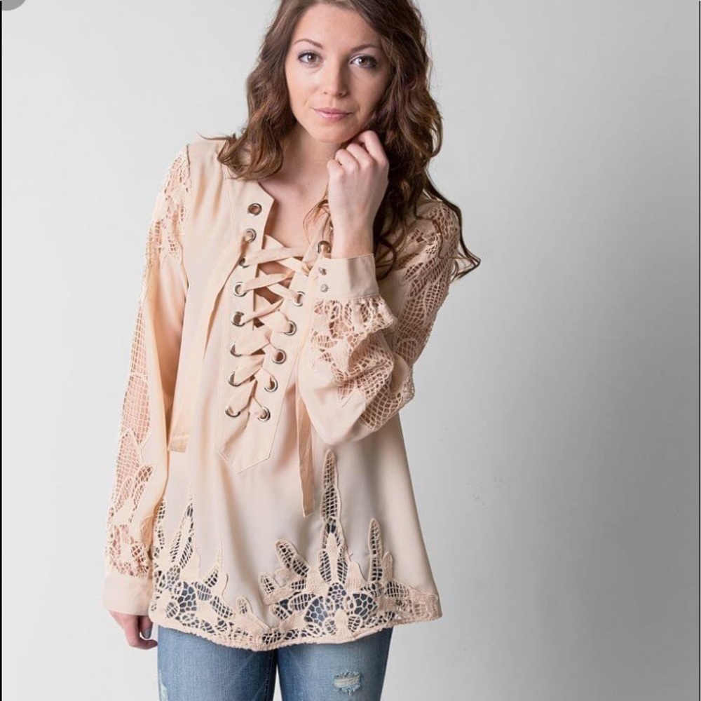 Gimmicks BKE crochet lace up front blouse
